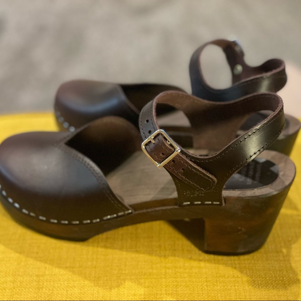 Maguba sandals in brown leather